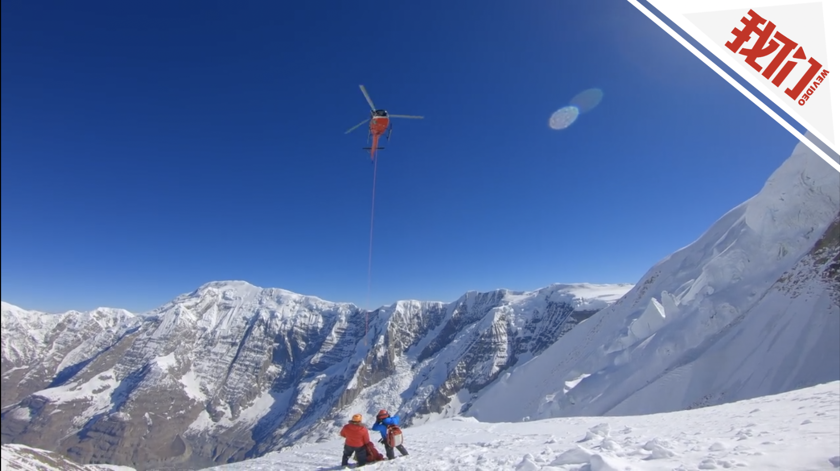 登山比赛：尼泊尔选手登顶成功