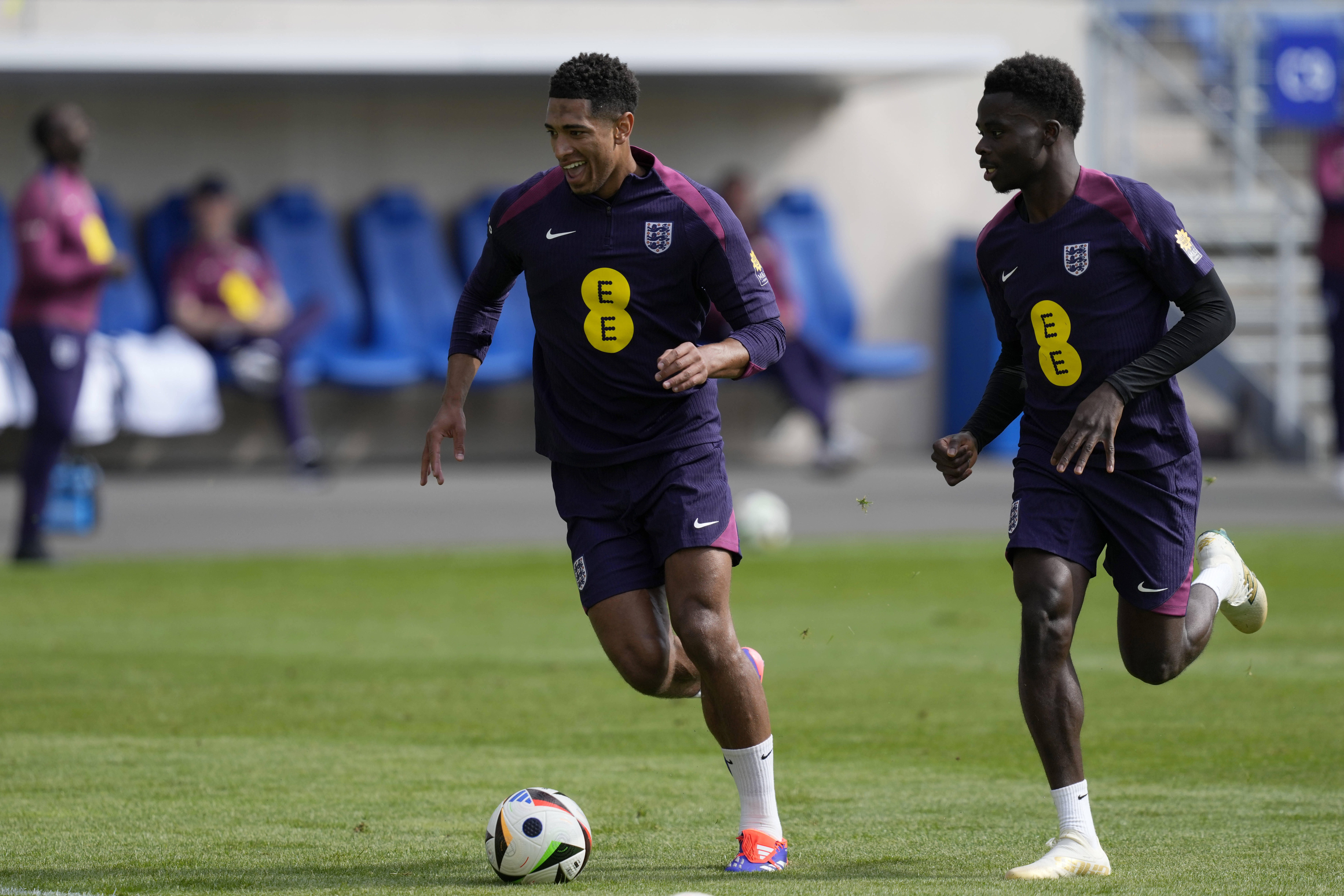 欧洲国家足球赛场负伤击败英格兰队