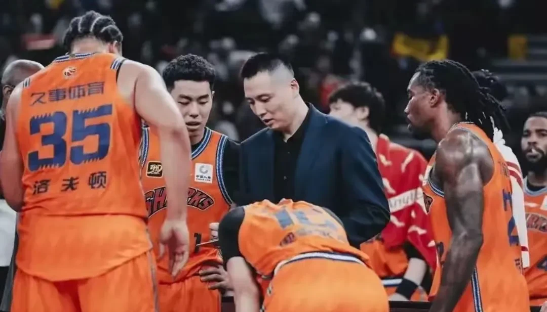 上海队主力球员发挥出色,各项数据领跑 上海队主力球员发挥出色,各项数据领跑