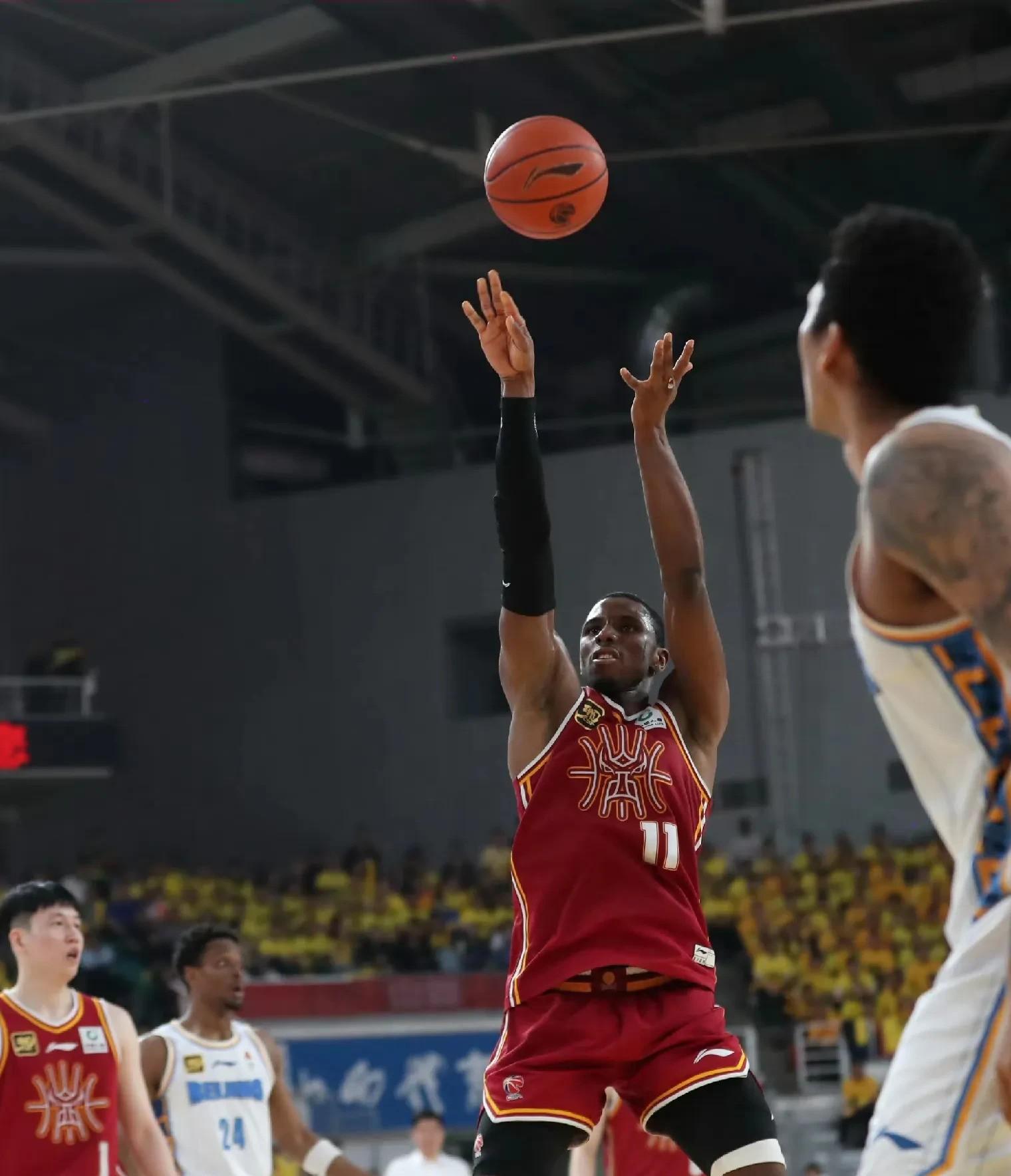 球场上的精彩瞬间将成为球迷热议话题 球场上的精彩瞬间将成为球迷热议话题