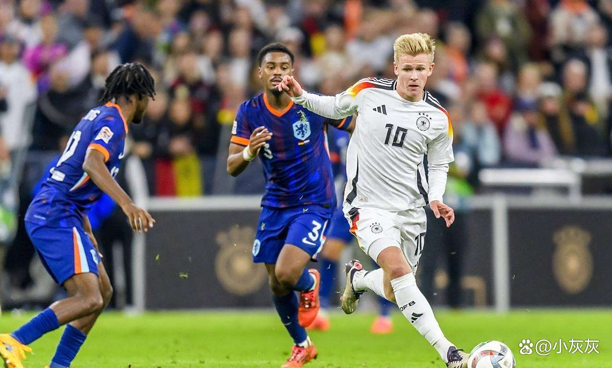 欧国联比赛:荷兰队击败意大利 欧国联比赛:荷兰队击败意大利