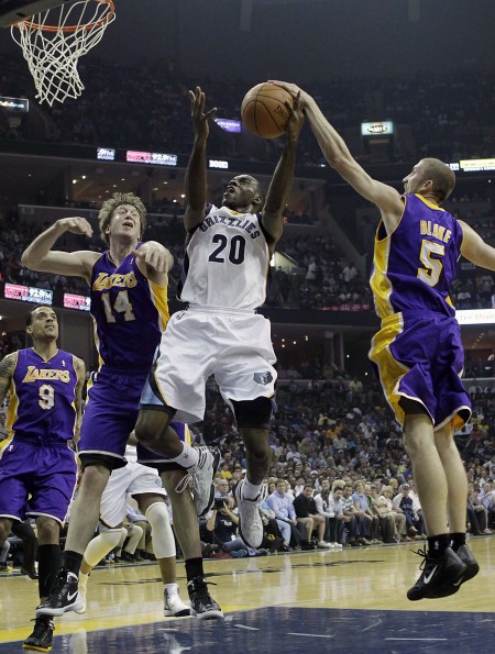 关于燃雷将客场挑战灰熊，攻防同时发力的信息