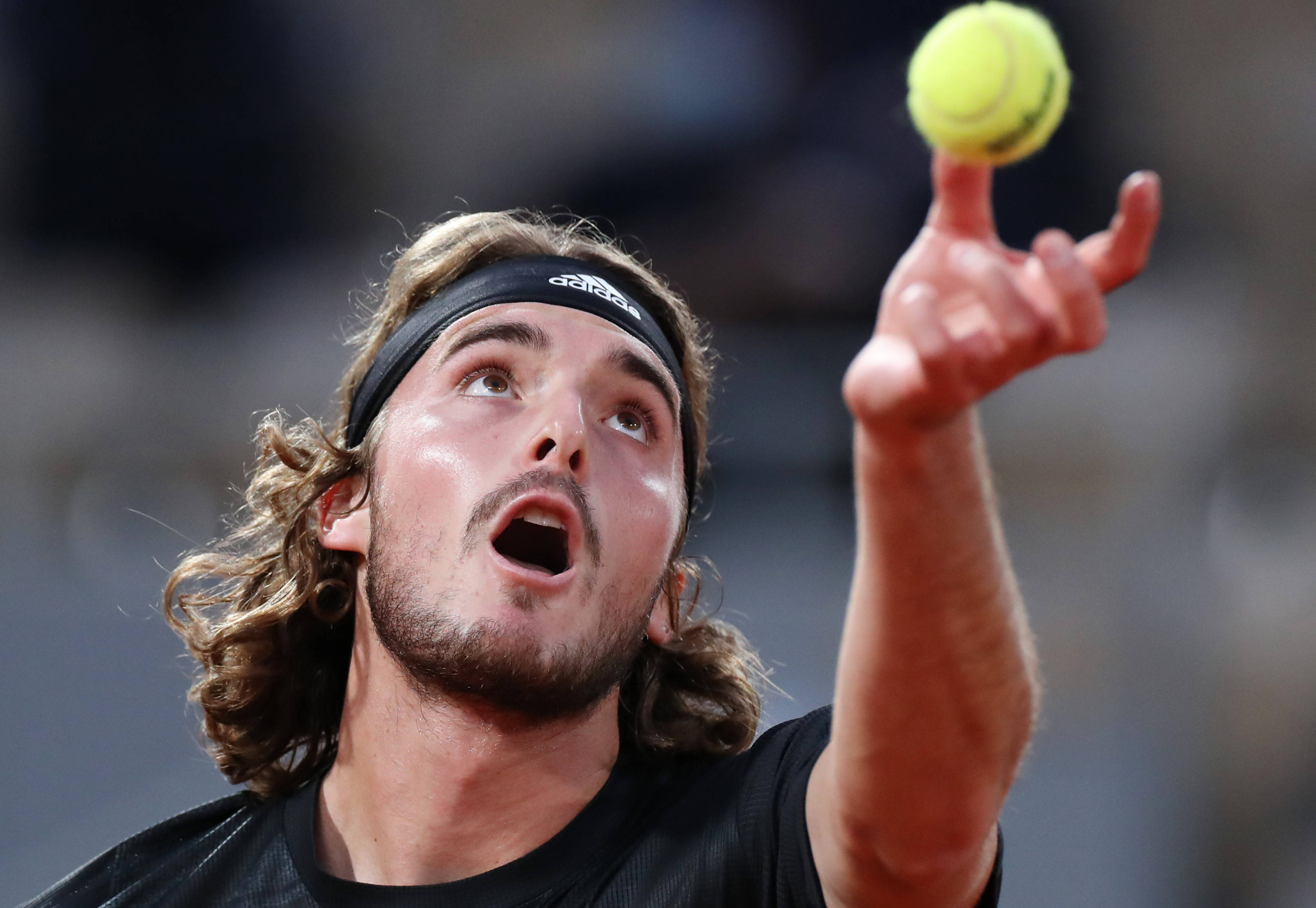 西班牙网球队完胜日本网球队，西西帕斯完成帽子戏法的简单介绍